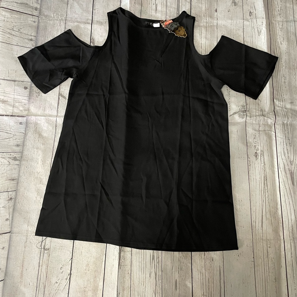NWT Vicabo Black longer cold shoulder top  pull over Size XL